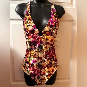 NWT Catherine Malandrino gorgeous bathing swimming suit. Size L.